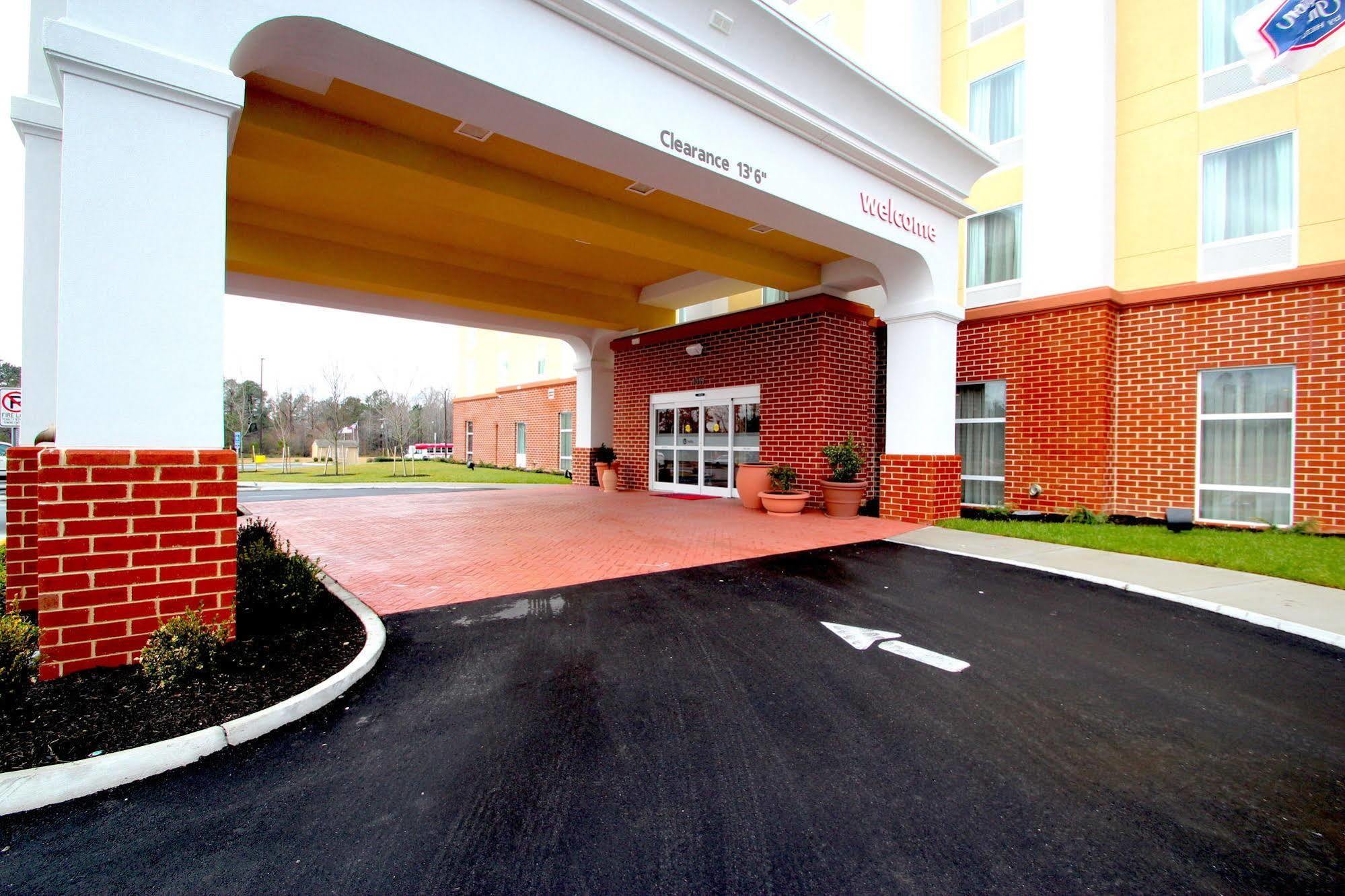 Hampton Inn- Suffolk Exterior photo